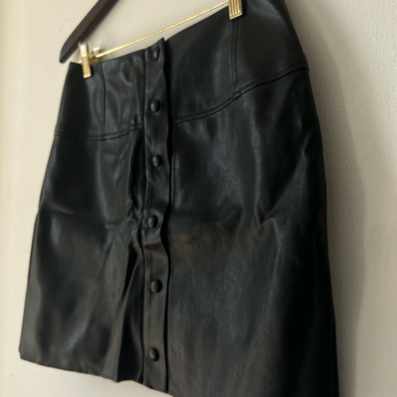 Aritzia Skirt - Picture 2 of 2